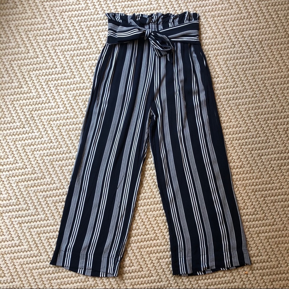 Abercrombie & Fitch Paperbag Wide Leg Cropped Pant